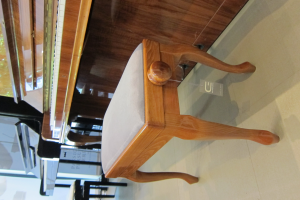 Стол за пиано модел 107 SM - стил Чипендейл