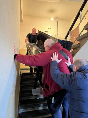 Do you offer delivery of pianos and grand pianos?