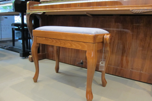Стол за пиано модел 107 SM - стил Чипендейл