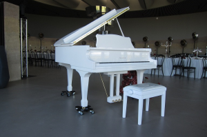 Grand piano rental for wedding