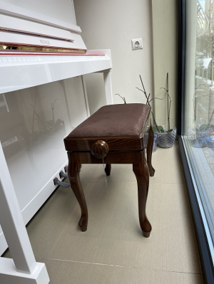 Piano bench model 107 SM