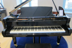 Grand piano ZIMMERMANN S150 Studio
