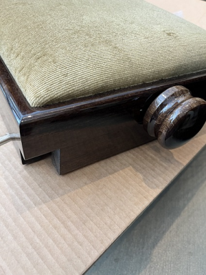 Стол за пиано Discacciati - 105 R тъмен орех гланц/  кадифе