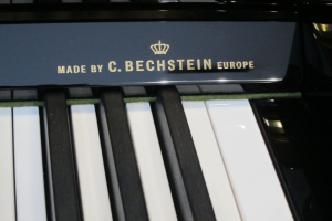 Piano W.HOFFMANN - T122 + C.Bechstein Connect