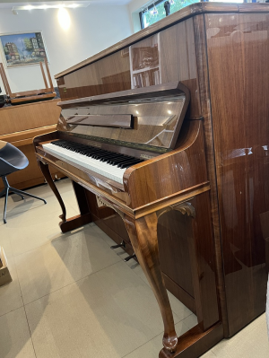 AUGUST FORSTER model Super -Chippendale